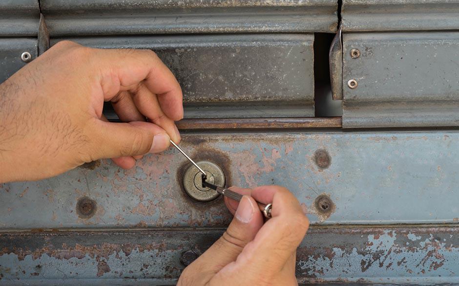 comment ouvrir une serrure de porte Antony